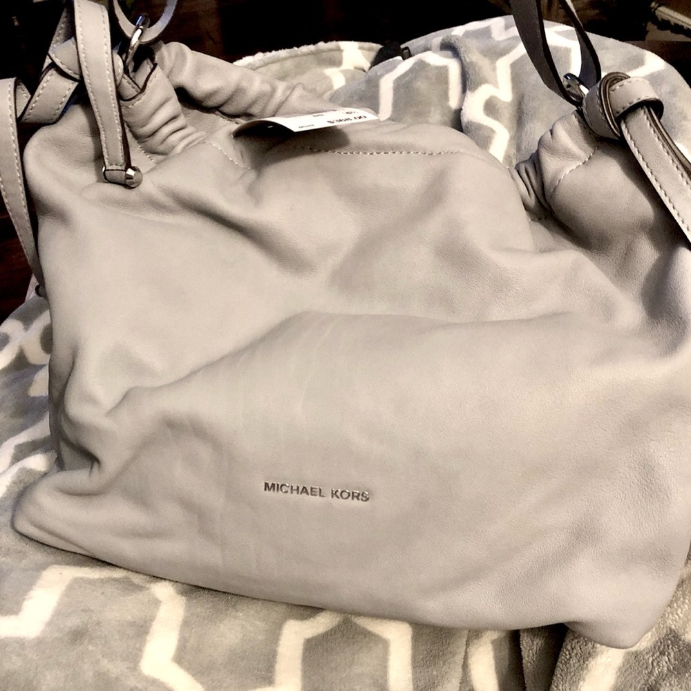 Ladies Brand New Michael Kors Purse!